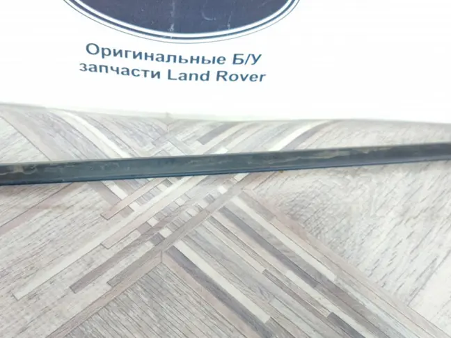 Молдинг стекла заднего левого Range Rover L322