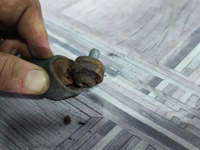 Трос откидного борта Range Rover L322 02-12