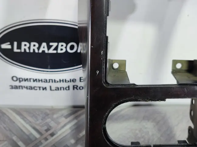 Вставка правая торпеды Land Rover Range Rover L322