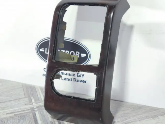 Вставка правая торпеды Land Rover Range Rover L322