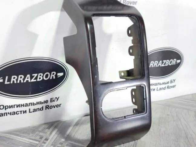 Вставка правая торпеды Land Rover Range Rover L322