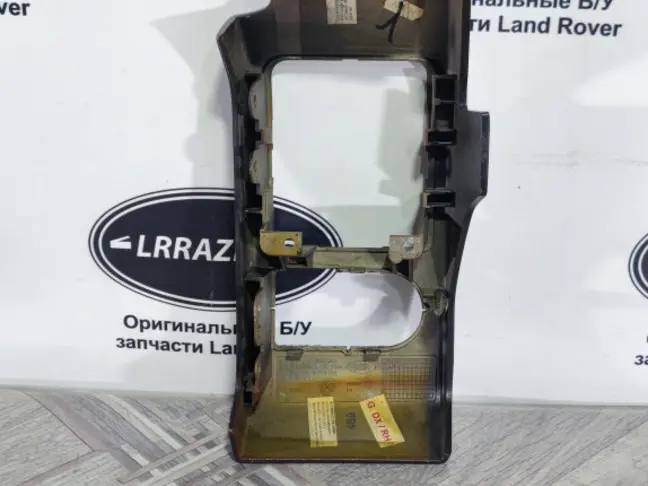 Вставка правая торпеды Land Rover Range Rover L322