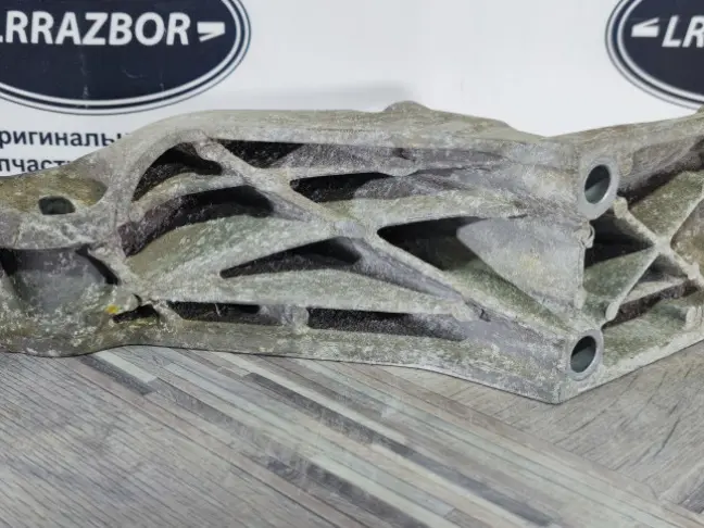 Кронштейн двигателя правый Range Rover 3 L322 4.2