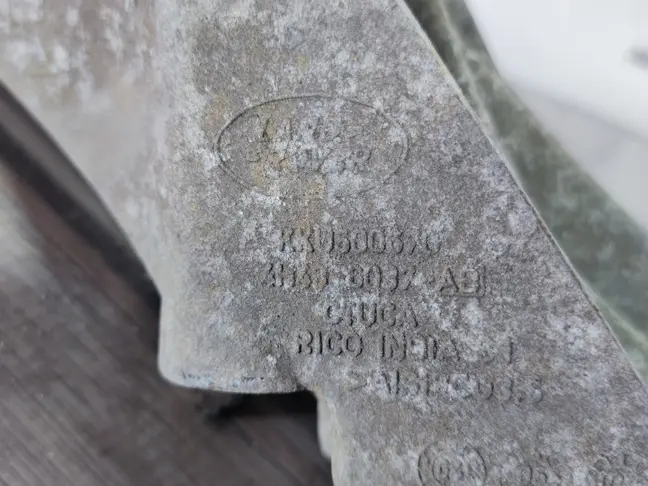 Кронштейн двигателя правый Range Rover 3 L322 4.2