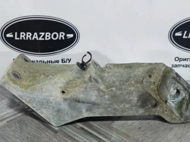 Кронштейн двигателя правый Range Rover 3 L322 4.2