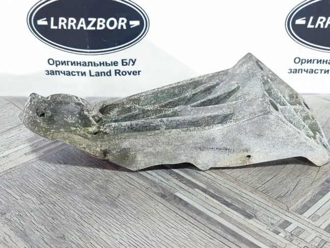 Кронштейн двигателя правый Range Rover 3 L322 4.2