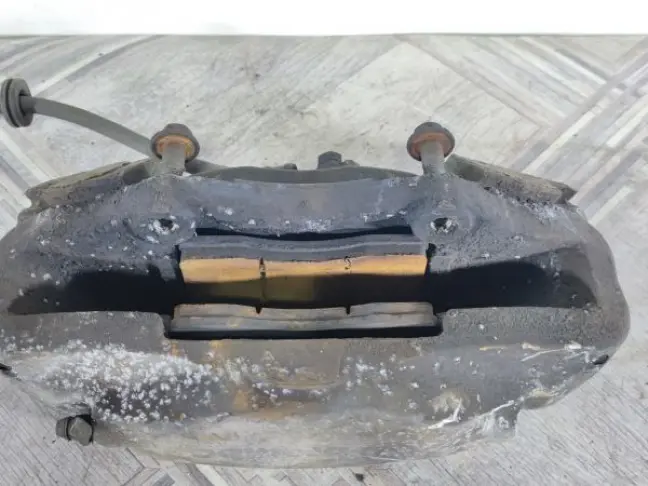 Суппорт правый передний Range Rover 3 L322