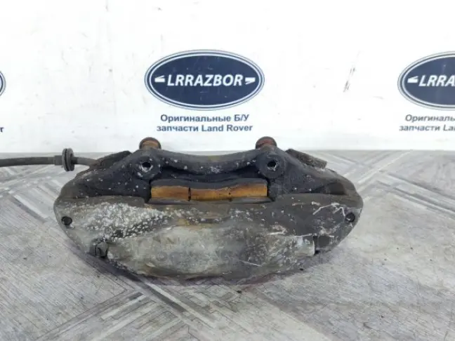 Суппорт правый передний Range Rover 3 L322