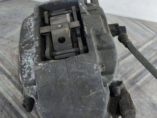 Суппорт правый передний Range Rover 3 L322