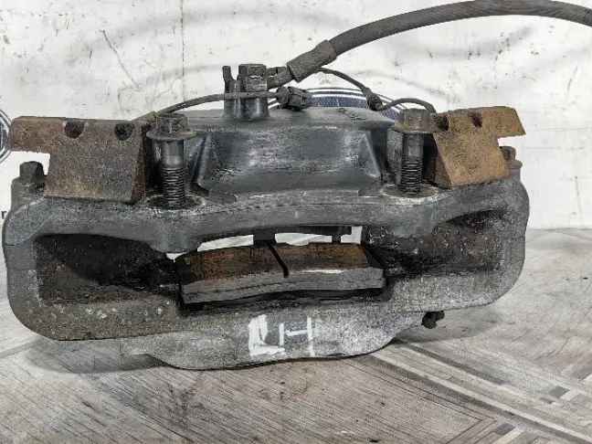 Суппорт левый передний Range Rover 3 L322 4 поршня