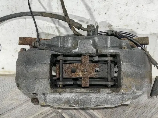 Суппорт левый передний Range Rover 3 L322 4 поршня