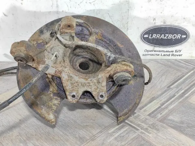 Кулак задний левый Range Rover L322 02-09