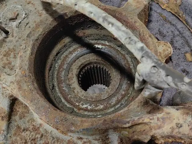 Кулак задний левый Range Rover L322 02-09