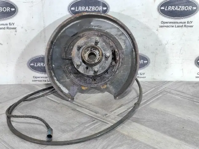 Кулак задний левый Range Rover L322 02-09