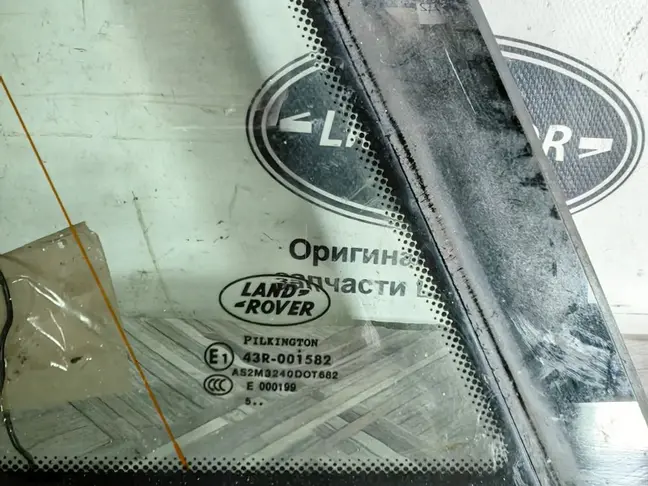 Стекло кузовное глухое левое Range Rover L322