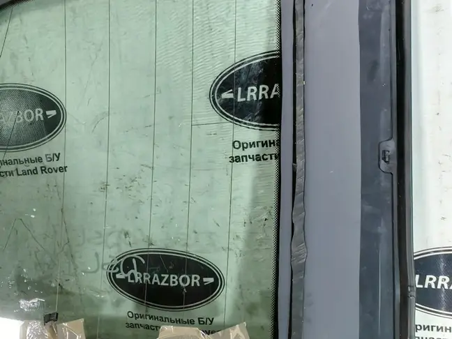 Стекло кузовное глухое левое Range Rover L322