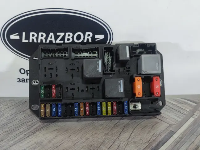 Блок предохранителей под капот Range Rover L322