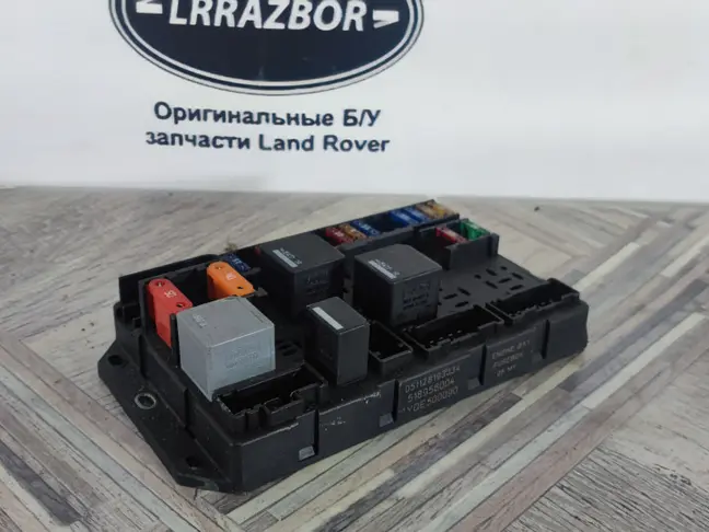 Блок предохранителей под капот Range Rover L322