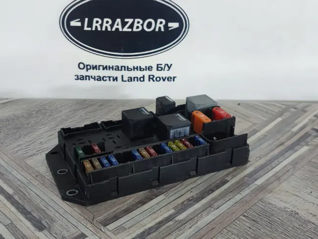 Блок предохранителей под капот Range Rover L322
