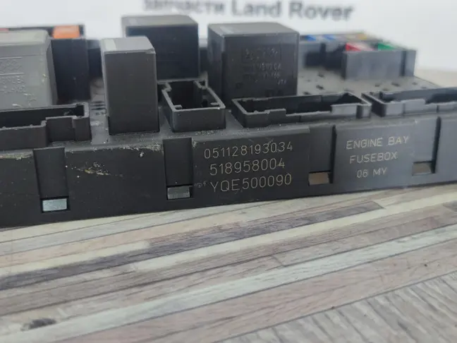 Блок предохранителей под капот Range Rover L322