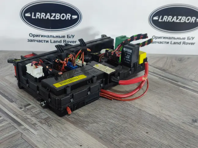 Блок предохранителей салонный Range Rover L322 05+