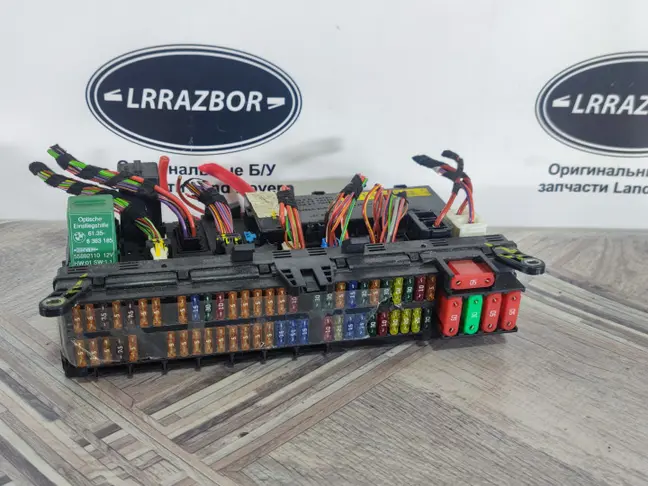 Блок предохранителей салонный Range Rover L322 05+