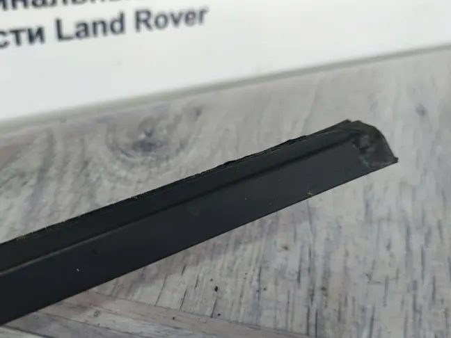 Молдинг стекла переднего правого Range Rover L322