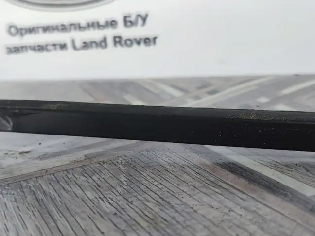 Молдинг стекла переднего левого Land Rover L322