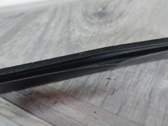 Молдинг стекла переднего левого Land Rover L322