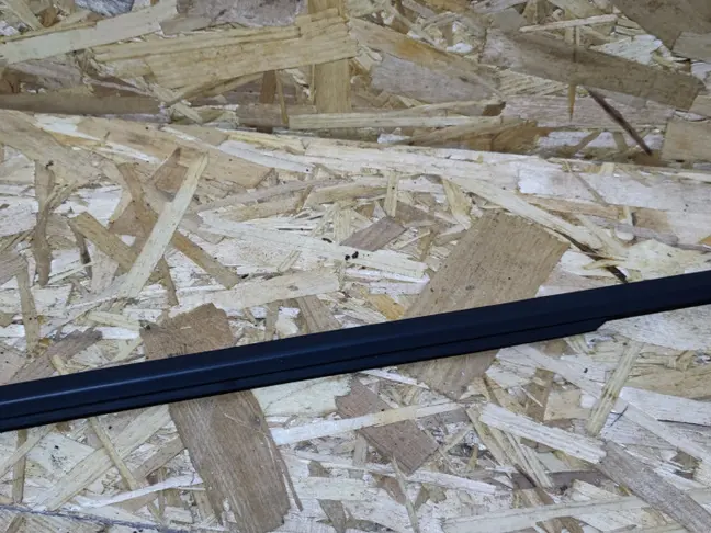 Молдинг стекла заднего левого Range Rover L322