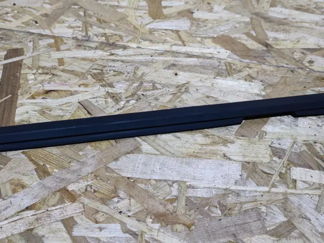 Молдинг стекла заднего левого Range Rover L322