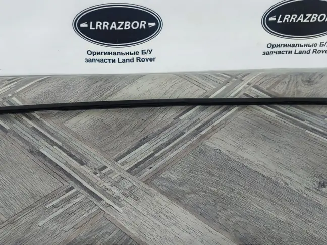 Молдинг стекла заднего правого Range Rover L322
