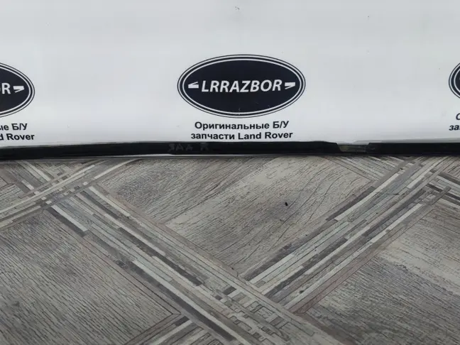 Молдинг стекла заднего правого Range Rover L322