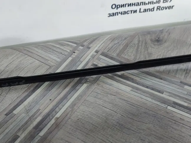 Молдинг стекла заднего правого Range Rover L322