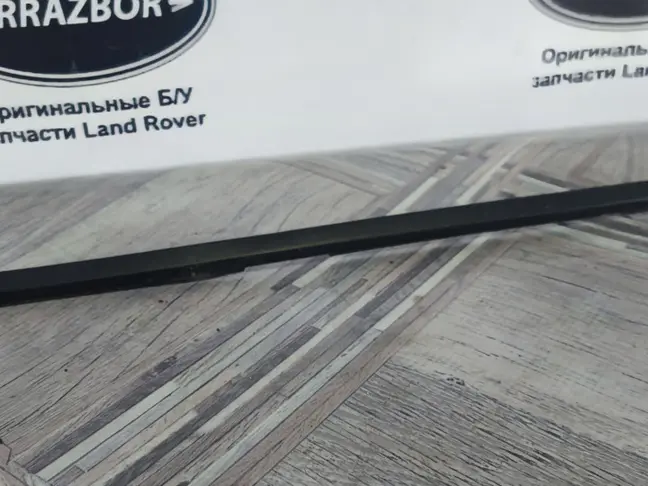 Молдинг стекла заднего правого Range Rover L322