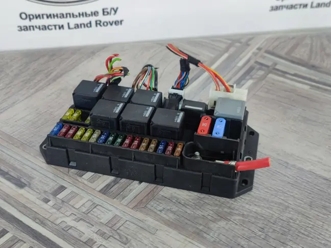Блок предохранителей в багажнике Range Rover L322