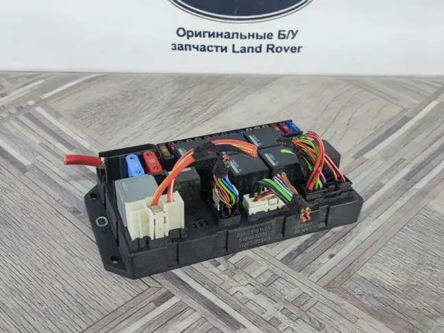 Блок предохранителей в багажнике Range Rover L322