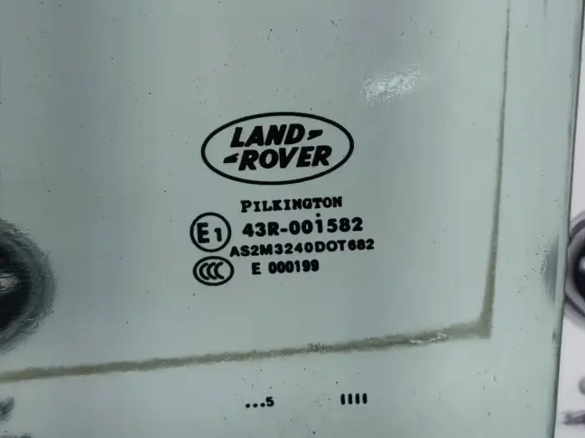Стекло двери задней левой Range Rover L322 02-12
