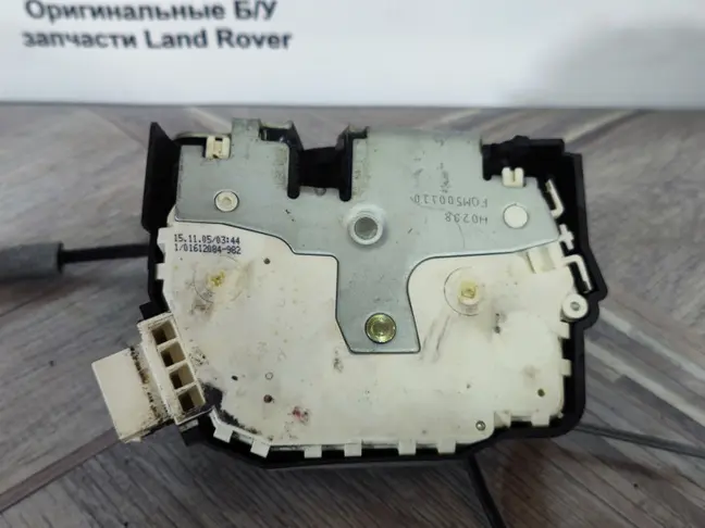 Замок двери задний левый Range Rover L322