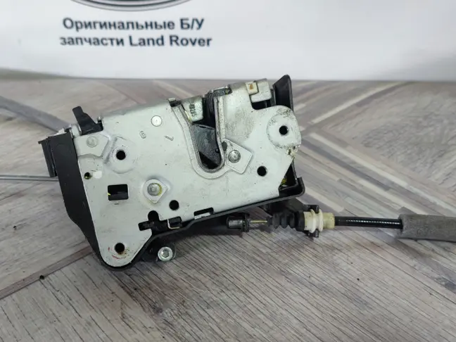 Замок двери задний левый Range Rover L322