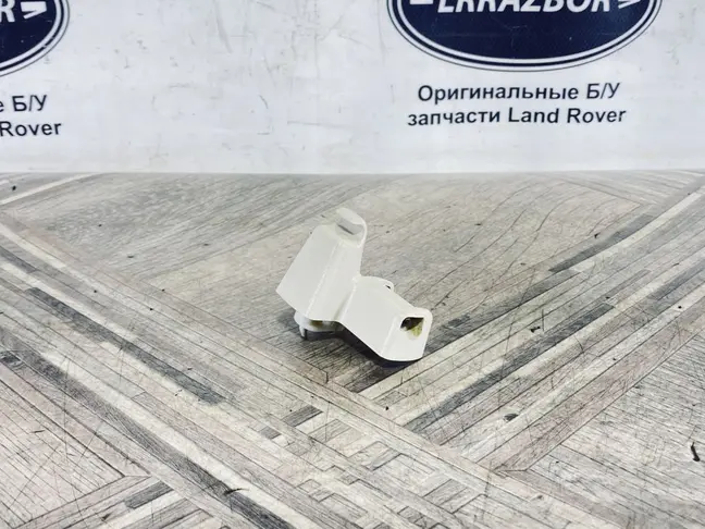 Крючок козырька левый Range Rover L322 02-12