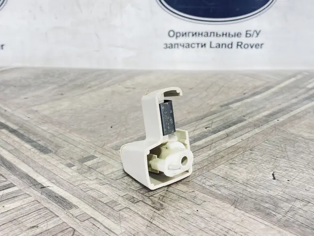Крючок козырька левый Range Rover L322 02-12