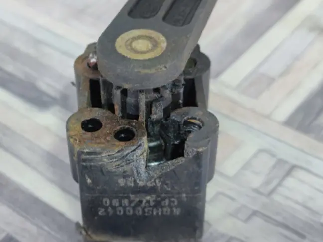 Датчик задний правый кузова Land Rover Discovery 3