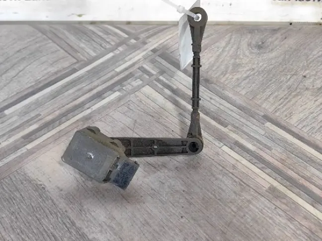 Датчик задний правый кузова Land Rover Discovery 3