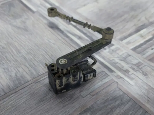 Датчик задний правый кузова Land Rover Discovery 3