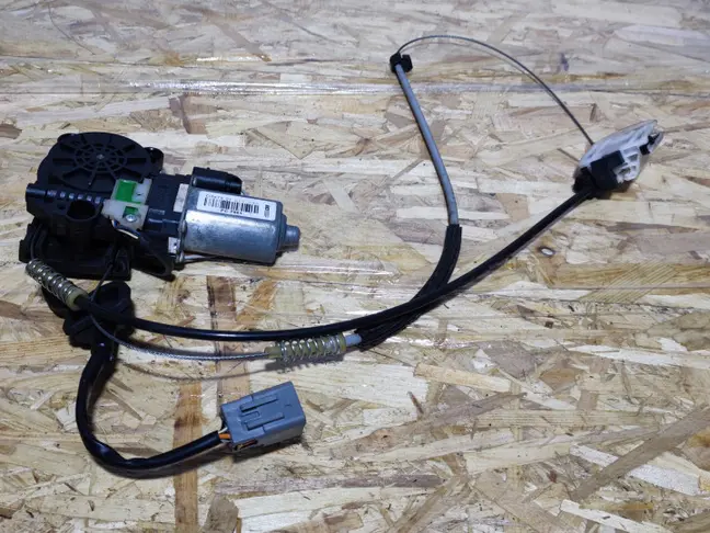 Моторчик левый передний Land Rover Freelander 2