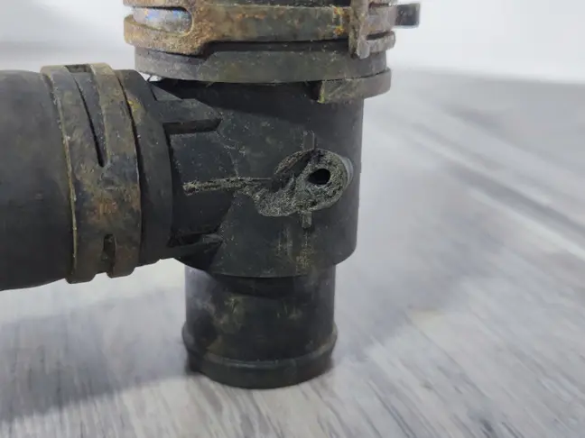 Патрубок охлаждения DISCOVERY 4 L319 09-15