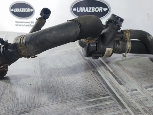 Патрубок охлаждения DISCOVERY 4 L319 09-15