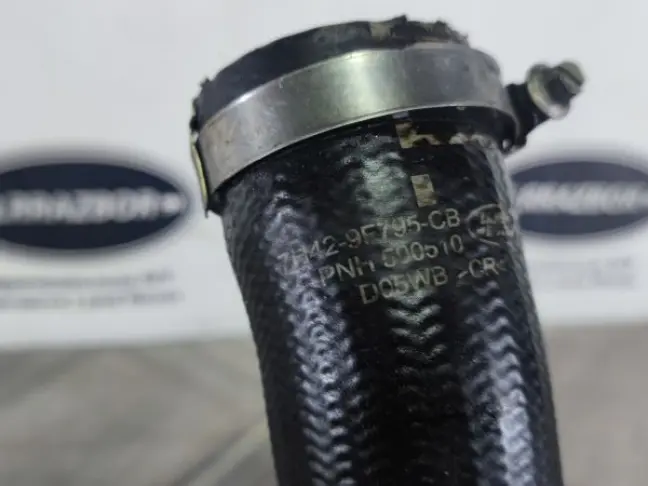 Патрубок верхний правый Range Rover L322 3.6