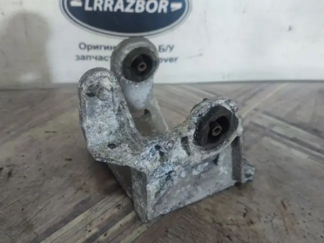 Кронштейн компрессора подвески Хитачи L319 L320